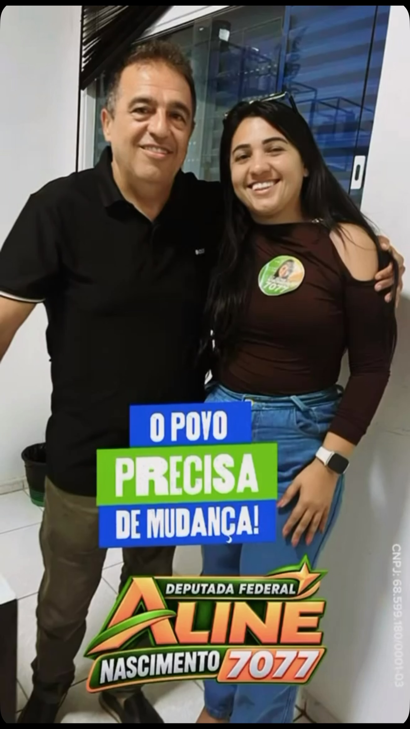 Aline Nascimento ao lado de Jorge em registro vertical da campanha